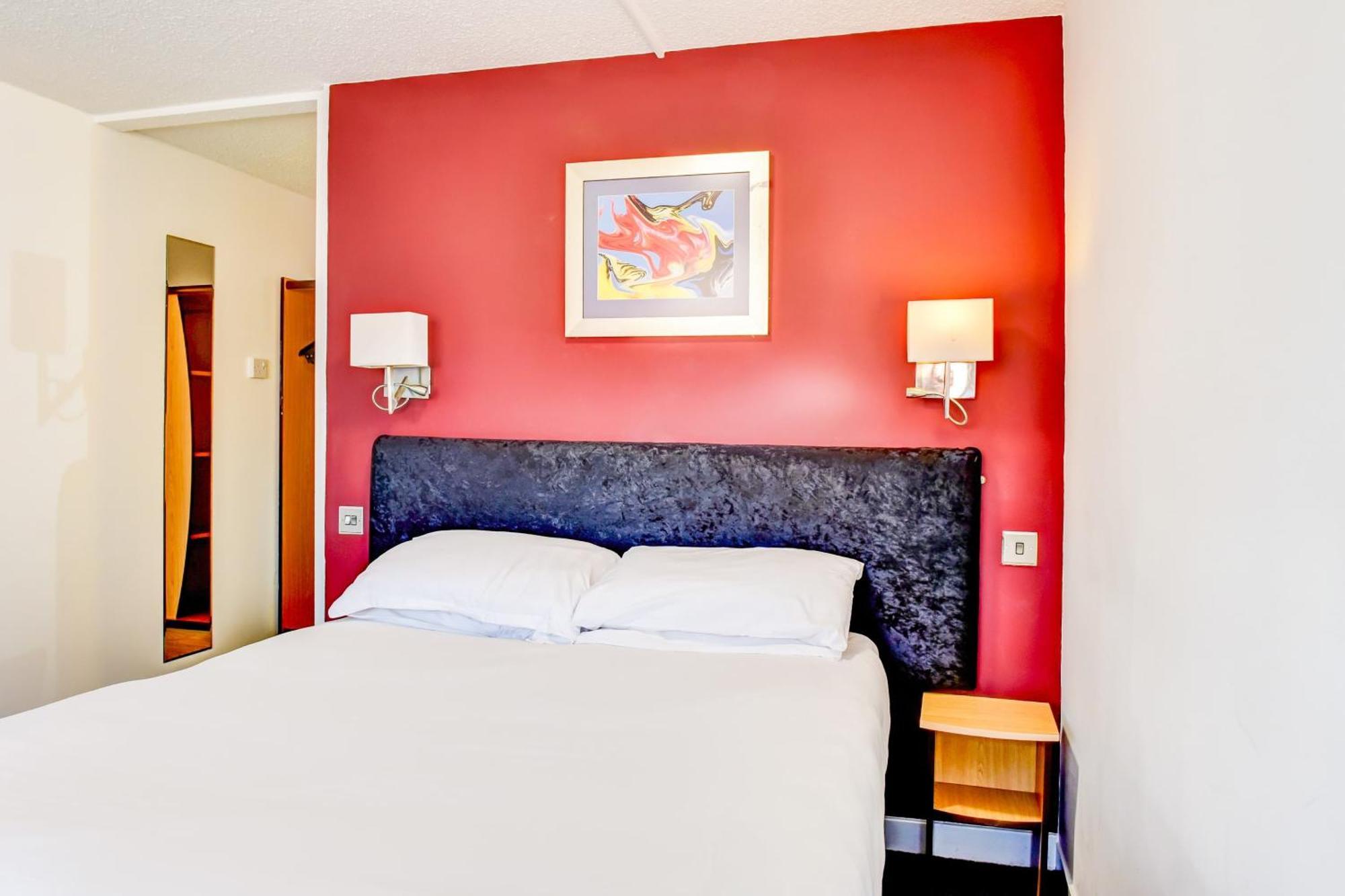The Rafiya, 3* Redditch