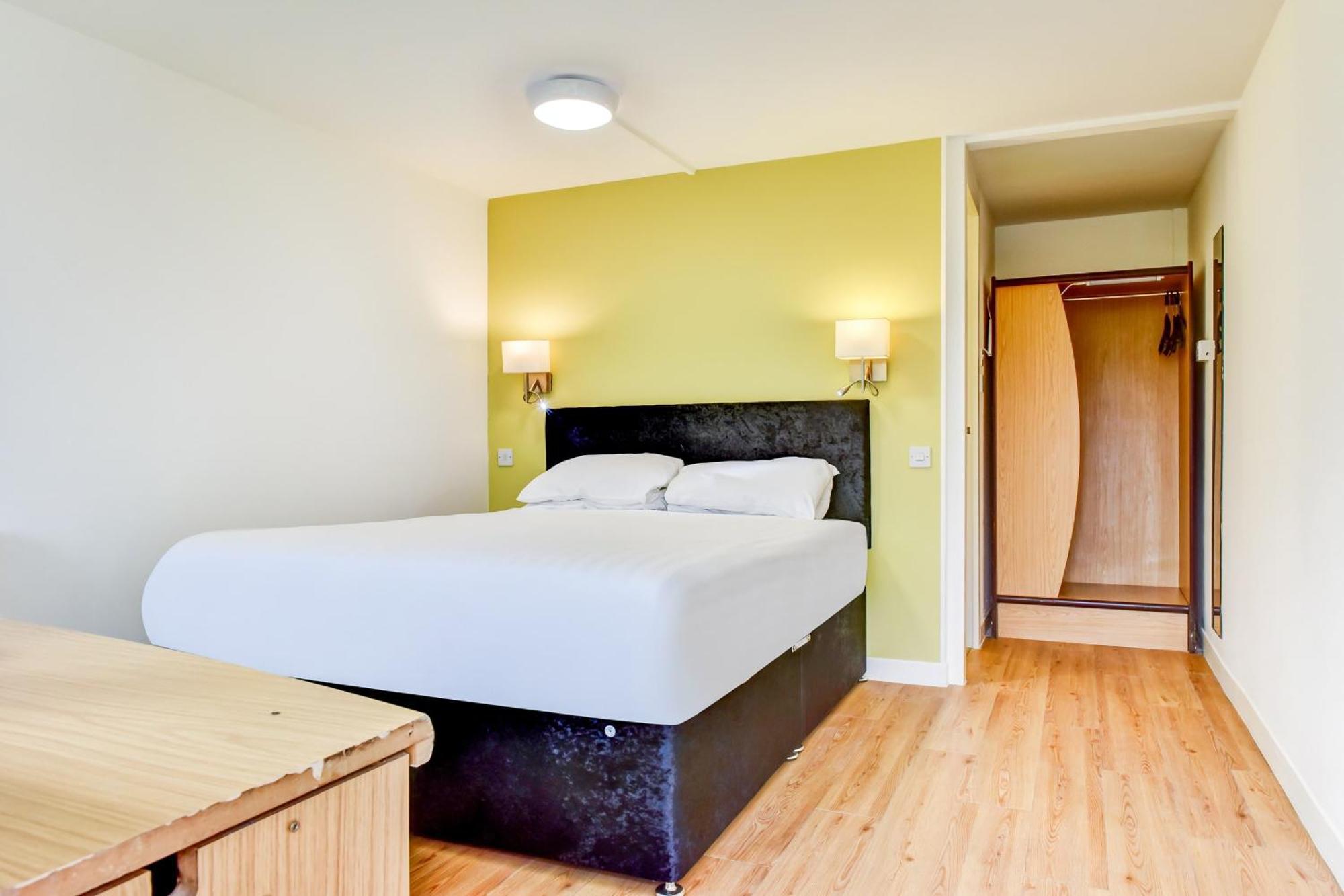 Hotel The Rafiya, Redditch