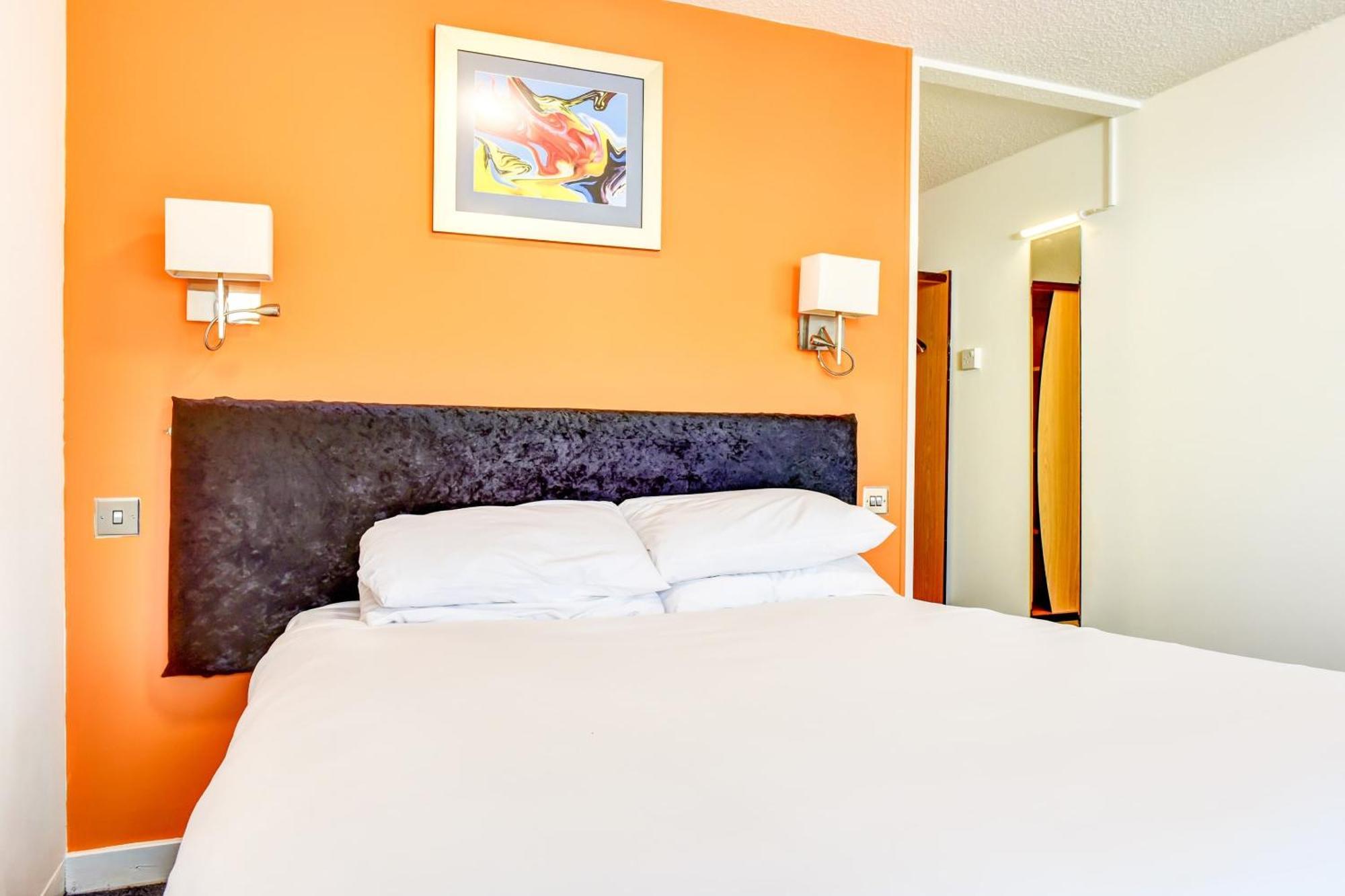 Hotel The Rafiya, Redditch