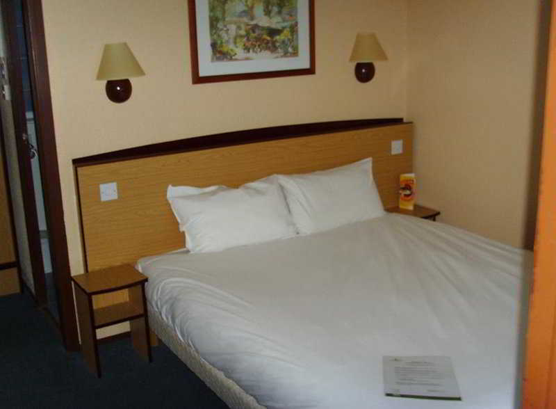The Rafiya, Hotel